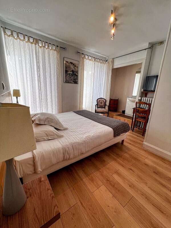 Autre à BESSE-ET-SAINT-ANASTAISE