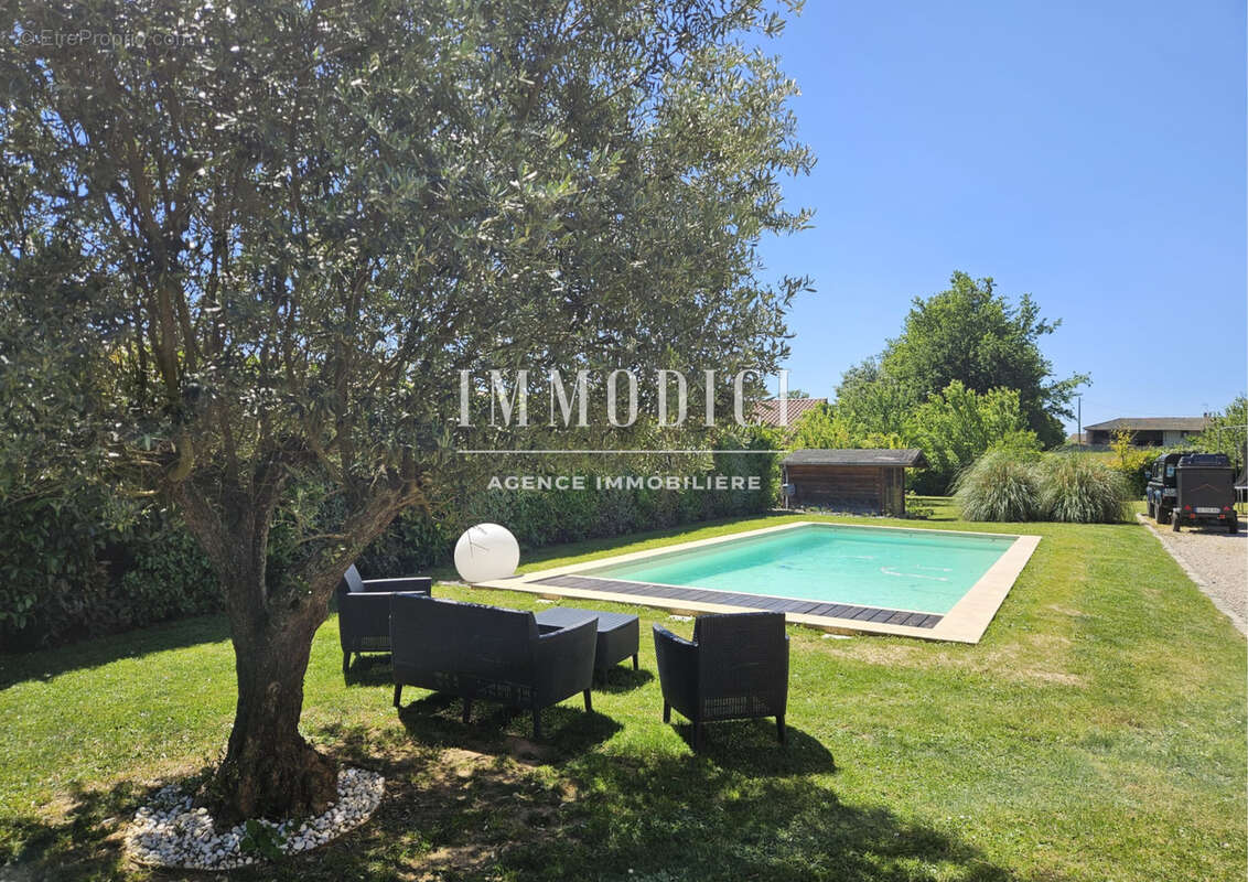 Maison à CRUZILLES-LES-MEPILLAT