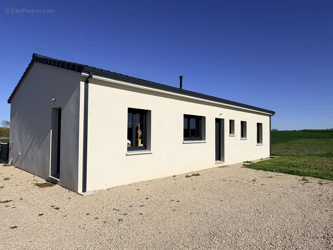 Maison à JAUNAY-CLAN