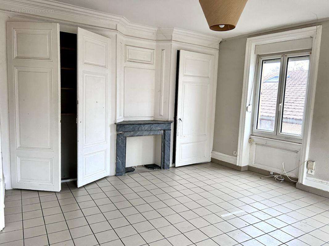 Appartement à BESSENAY