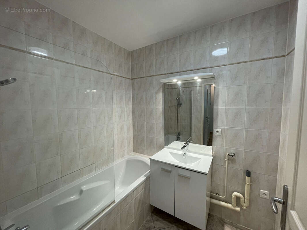 Appartement - LE BAN ST MARTIN - F2 - 47,6 m² - photo 8
