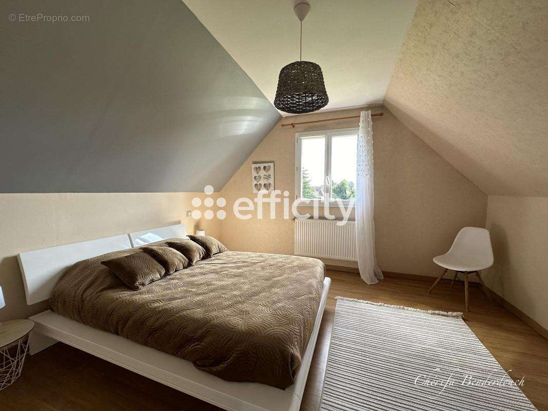 Maison à SAINT-SEURIN-DE-PRATS