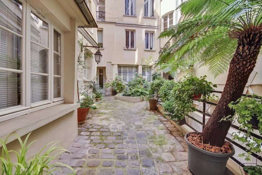 Exclusivite- paris ii montorgueil-rue d'argout- 2 pieces 372 000 euros - photo 14