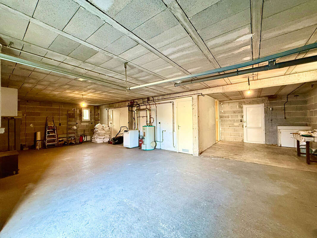 Malemort, maison 5 pièces 3 chambres 105m2 avec distribution de plain-pied sur 562m2 de terrain ! - photo 16