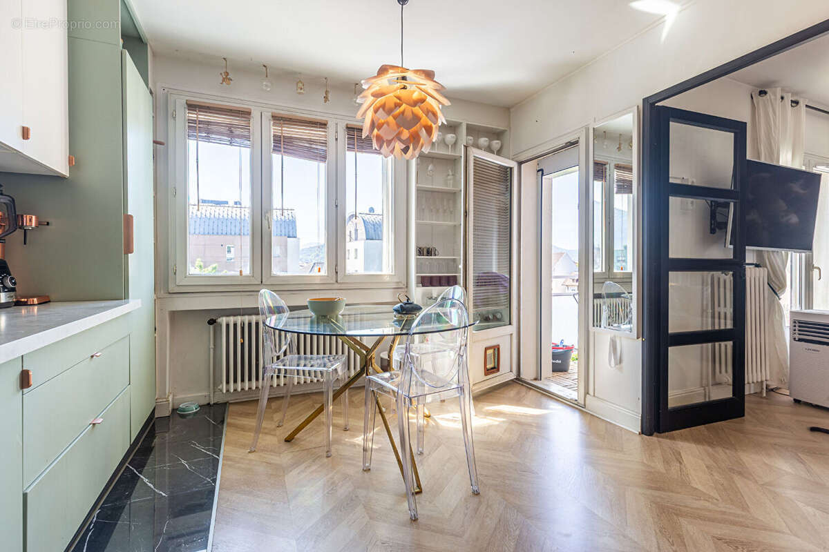 Agence immobiliere laforet - exclusivite - "sauge" - annecy - appartement traversant t3 de 57,26m² - balcon - cave - garage - photo 2