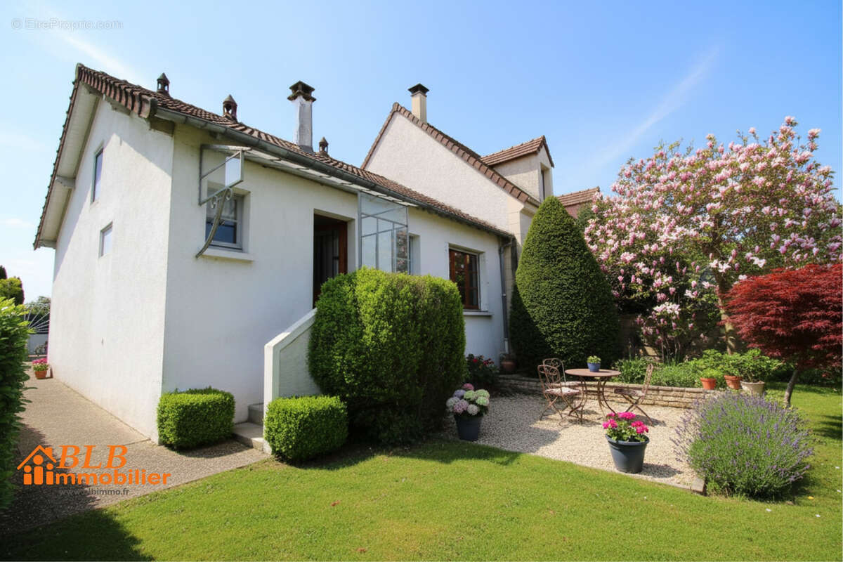 Maison à LE MESNIL-SAINT-DENIS