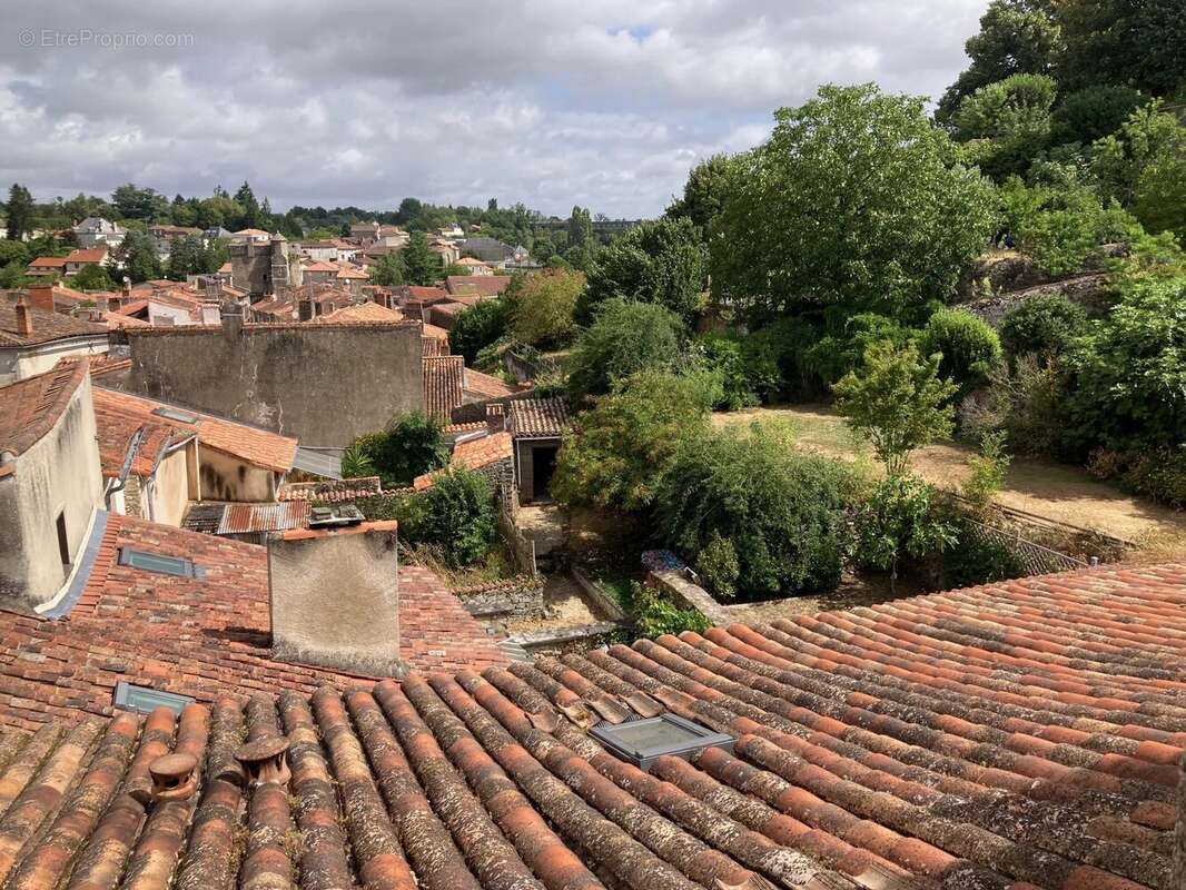 Maison à PARTHENAY