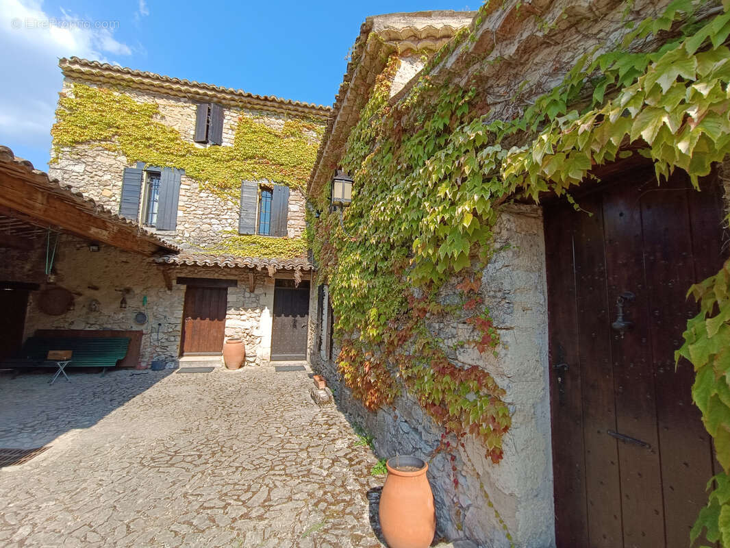 Reilhanette / propriete / ancien moulin restaure / terrain 2ha env. / vue imprenable - photo 7