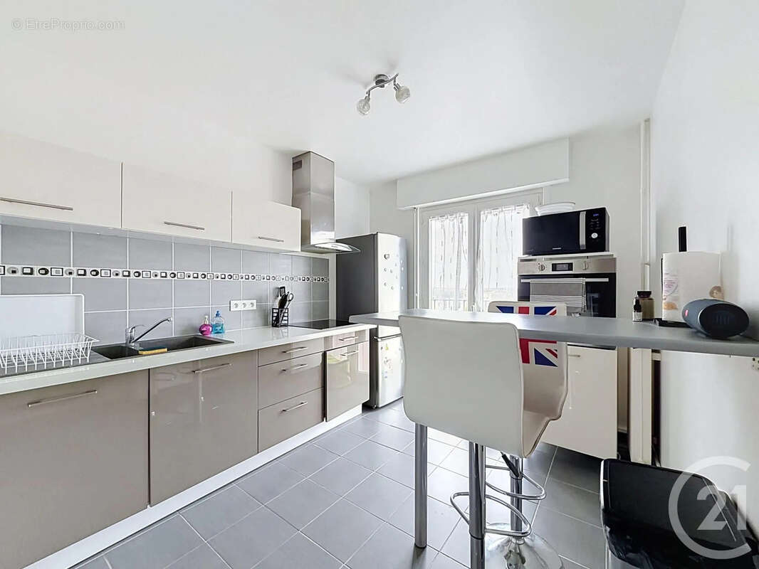 Appartement 52 m² à Saint-Andre-Les-Vergers  - photo 4