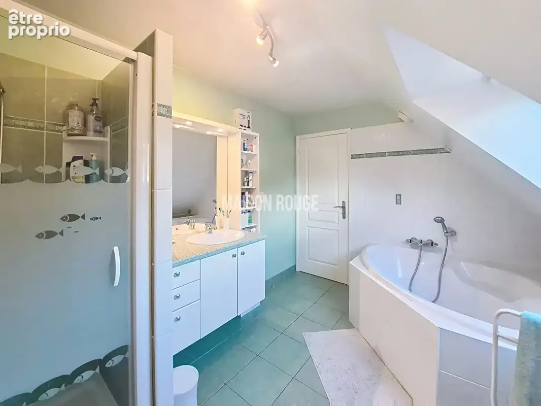 Maison familiale de 144 m² sur un terrain paysagé de 677 m² - photo 19