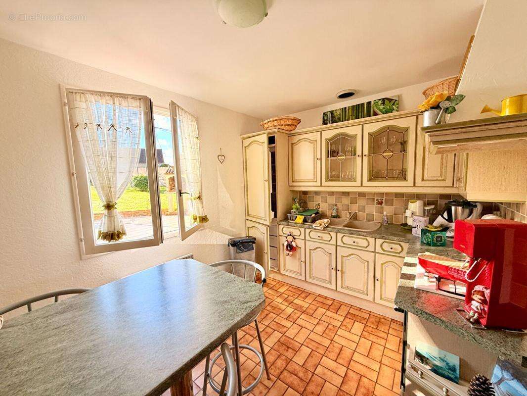 Maison à VILLENEUVE-SUR-YONNE