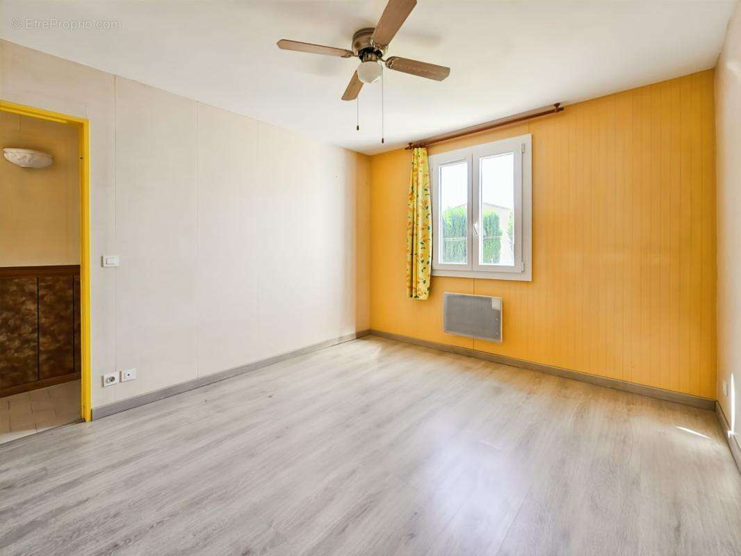 À Vendre à St Hippolyte de Montaigu - Maison de plain pied de 89m² sur 1200m² de terrain - photo 5