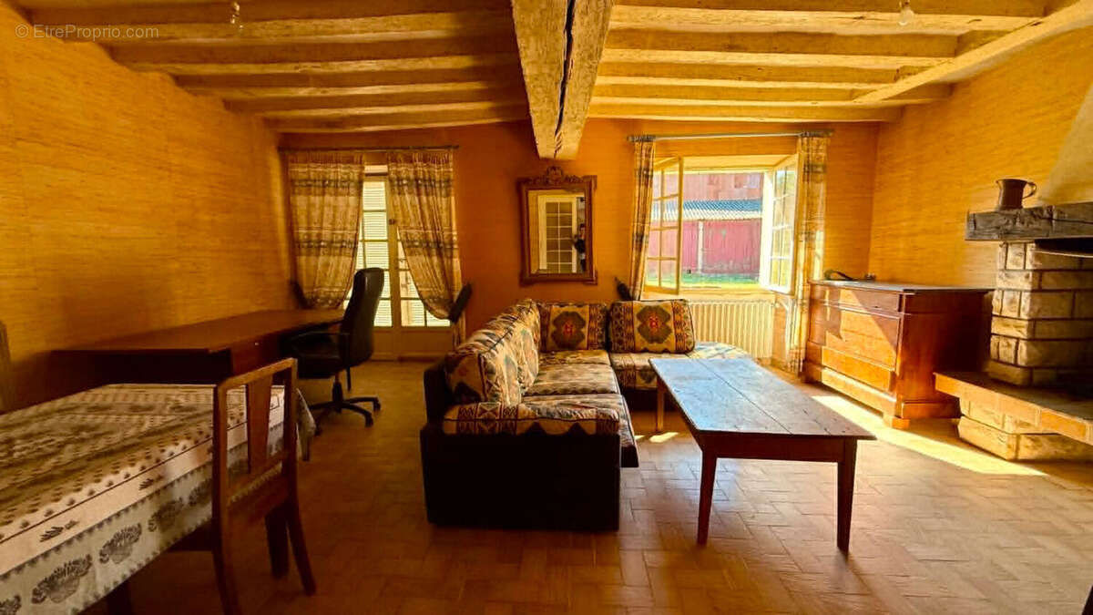 Maison à NUILLE-LE-JALAIS