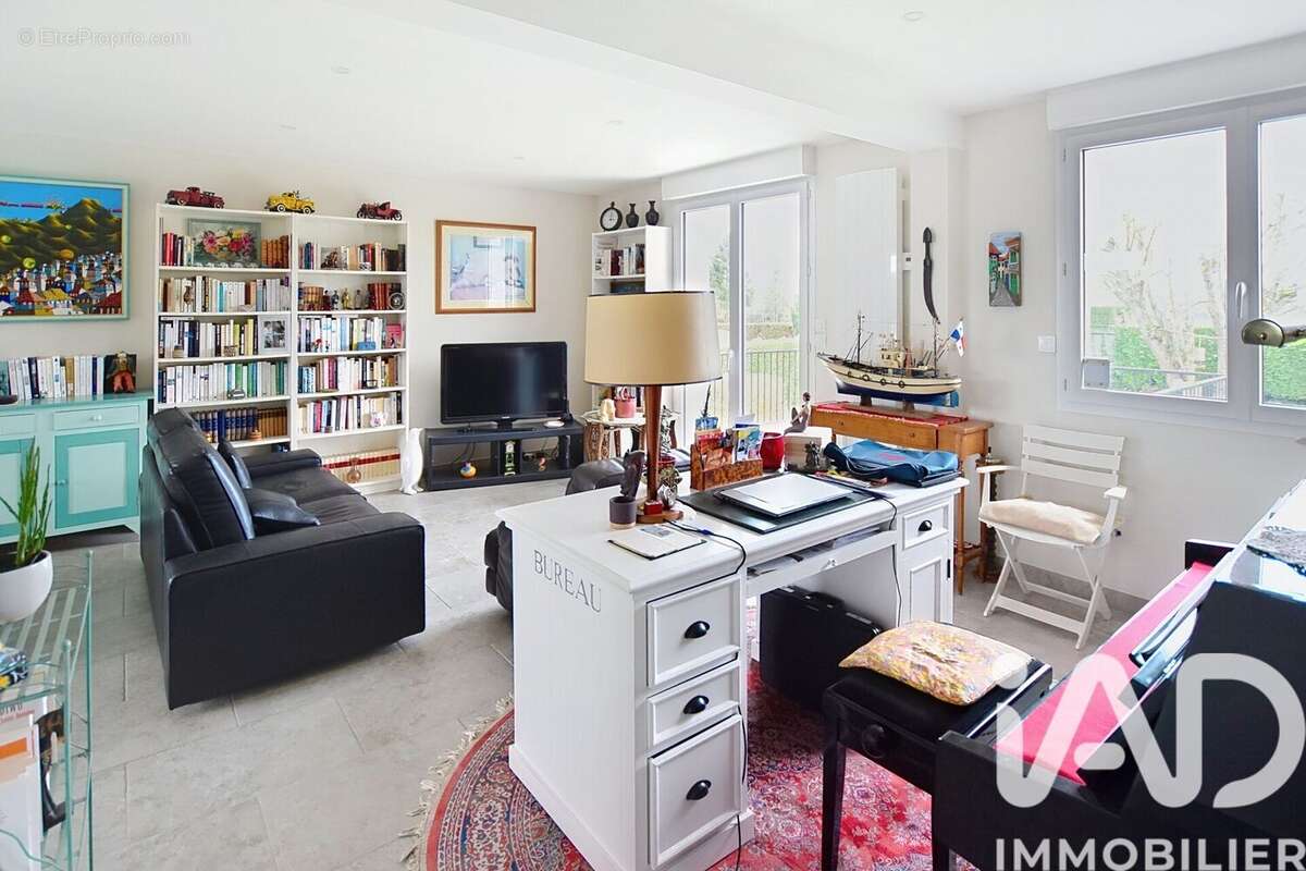 Maison 107 m² à Crecy-La-Chapelle  - photo 4