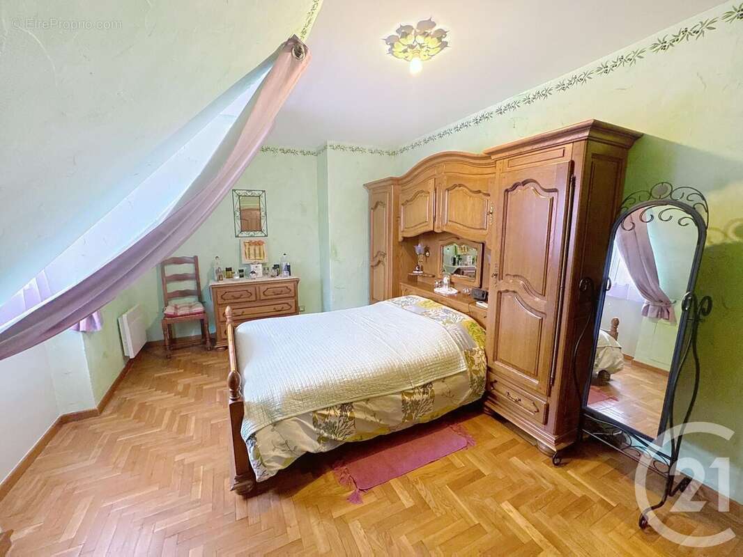 Maison à VAUX-LE-PENIL