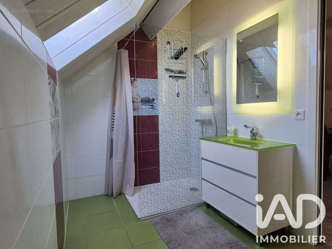 Maison 100 m² à Gelos  - photo 7