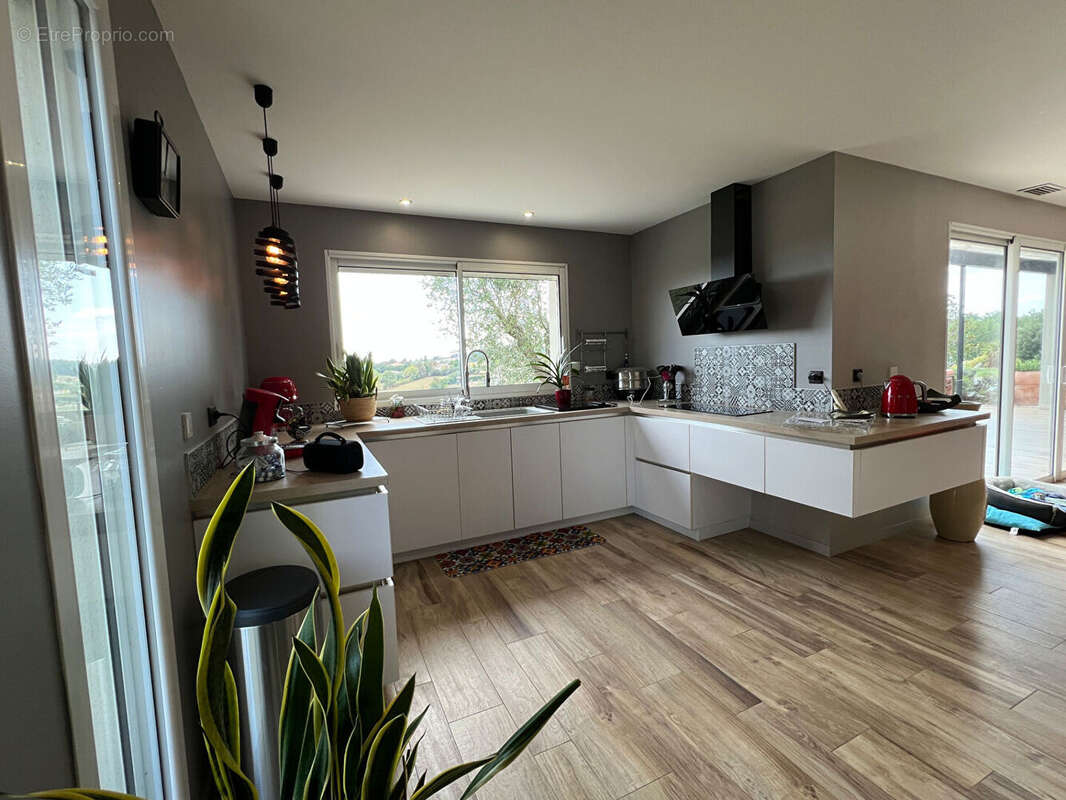 Maison contemporaine à 5 min du centre ville de Caussade - Prestations de qualité et vue dégagée - photo 6
