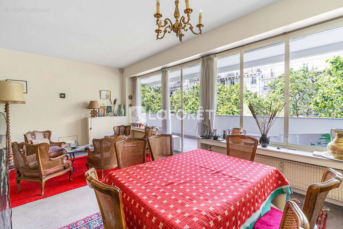 Larges balcons -  traversant - volumes - potentiel - photo 11