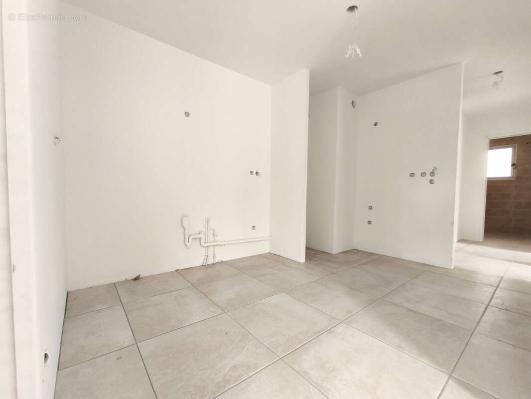 Appartement à PUSIGNAN