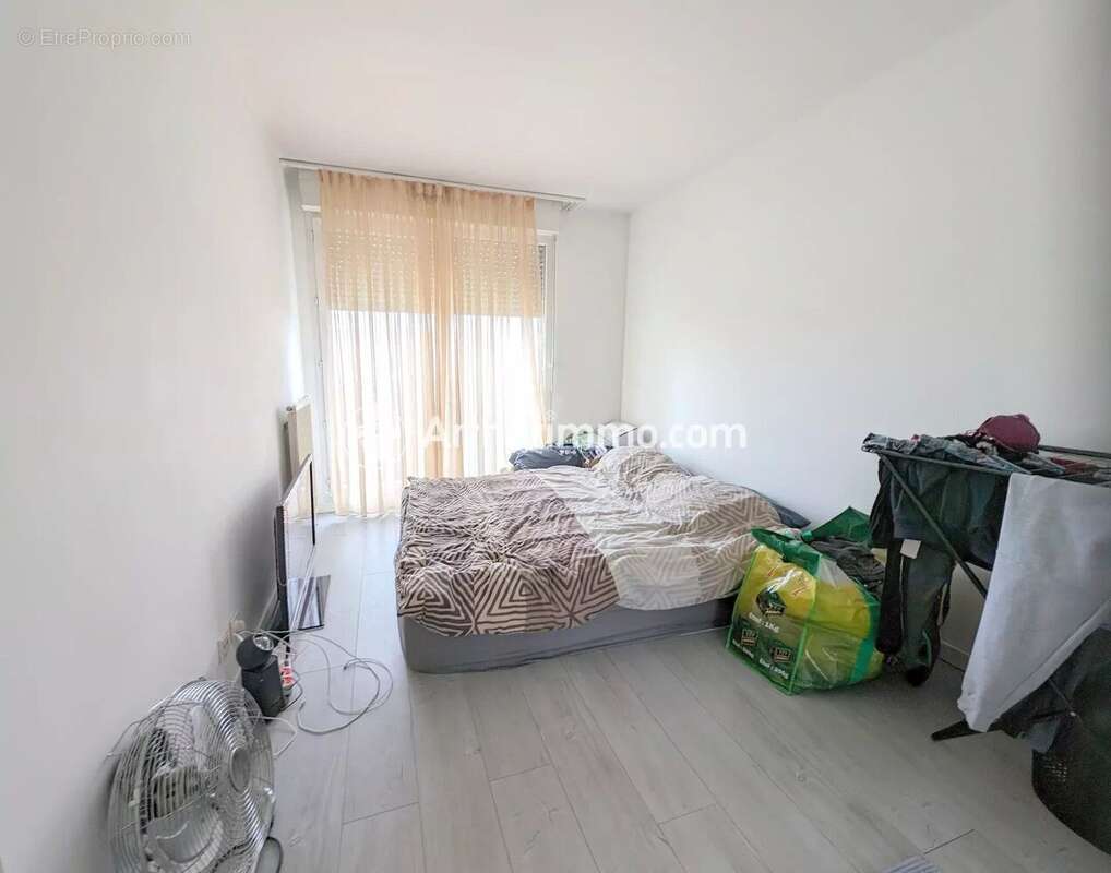 Appartement à SAVIGNY-LE-TEMPLE