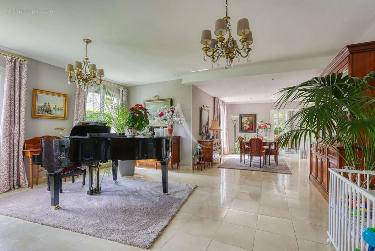 Maison à SAINT-ETIENNE-DU-ROUVRAY