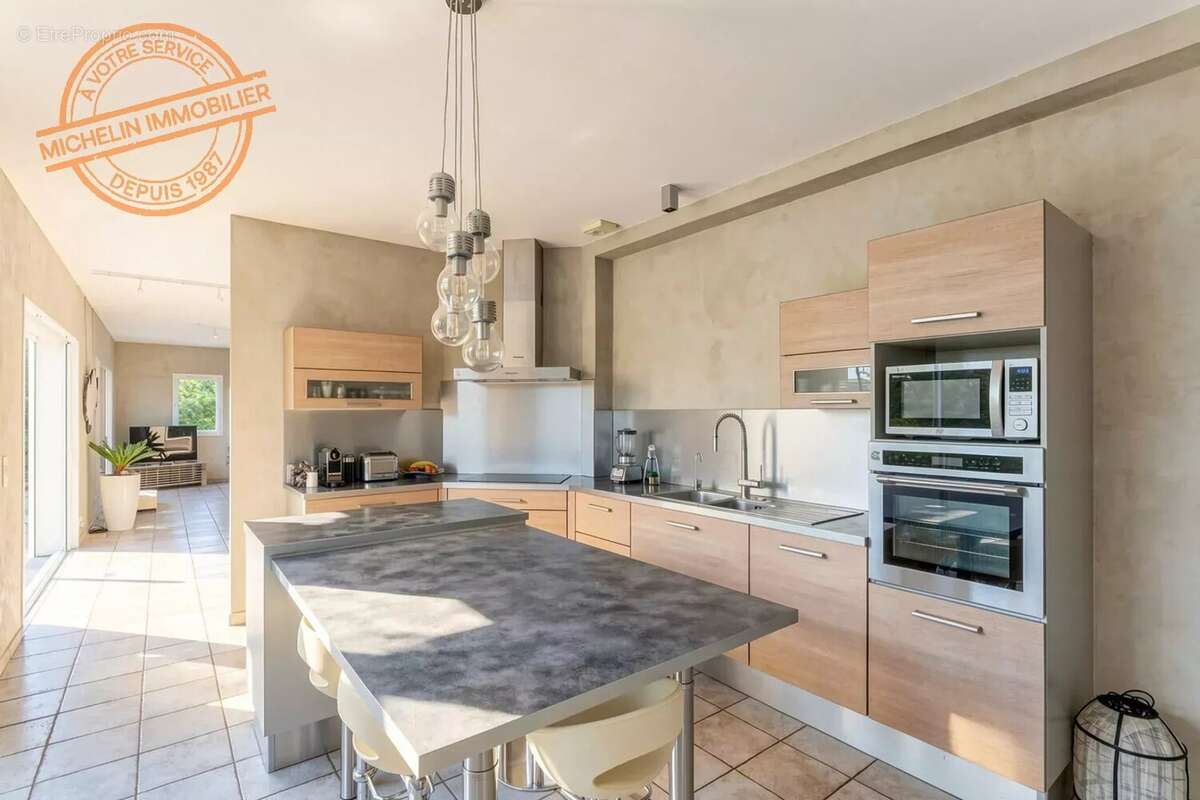 Maison T6 - Bel environnement - photo 4