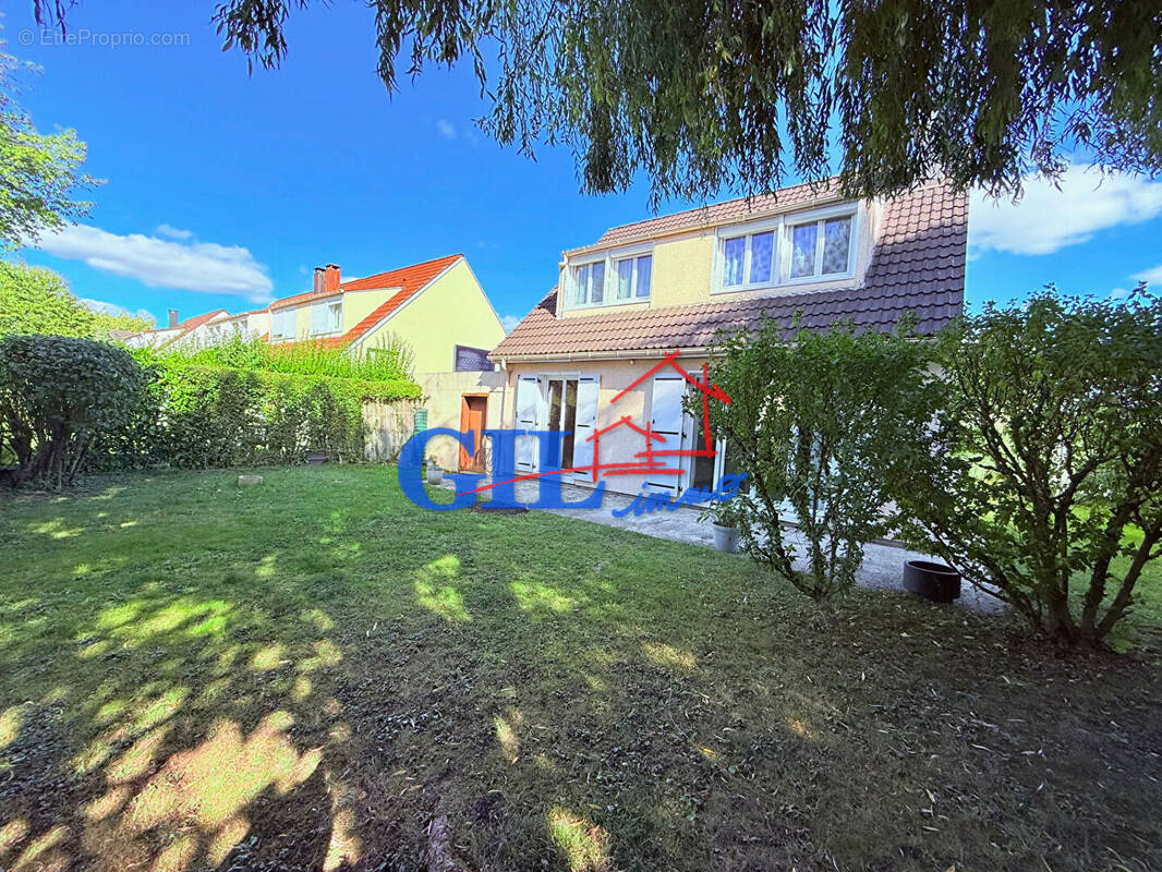 Maison à SAVIGNY-LE-TEMPLE