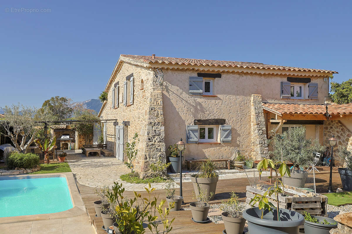 Maison à CARQUEIRANNE