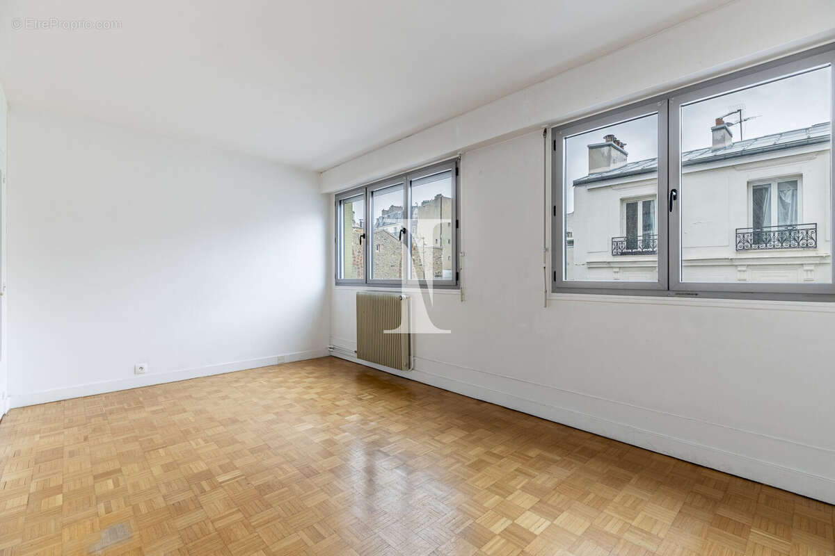 Appartement à PARIS-14E
