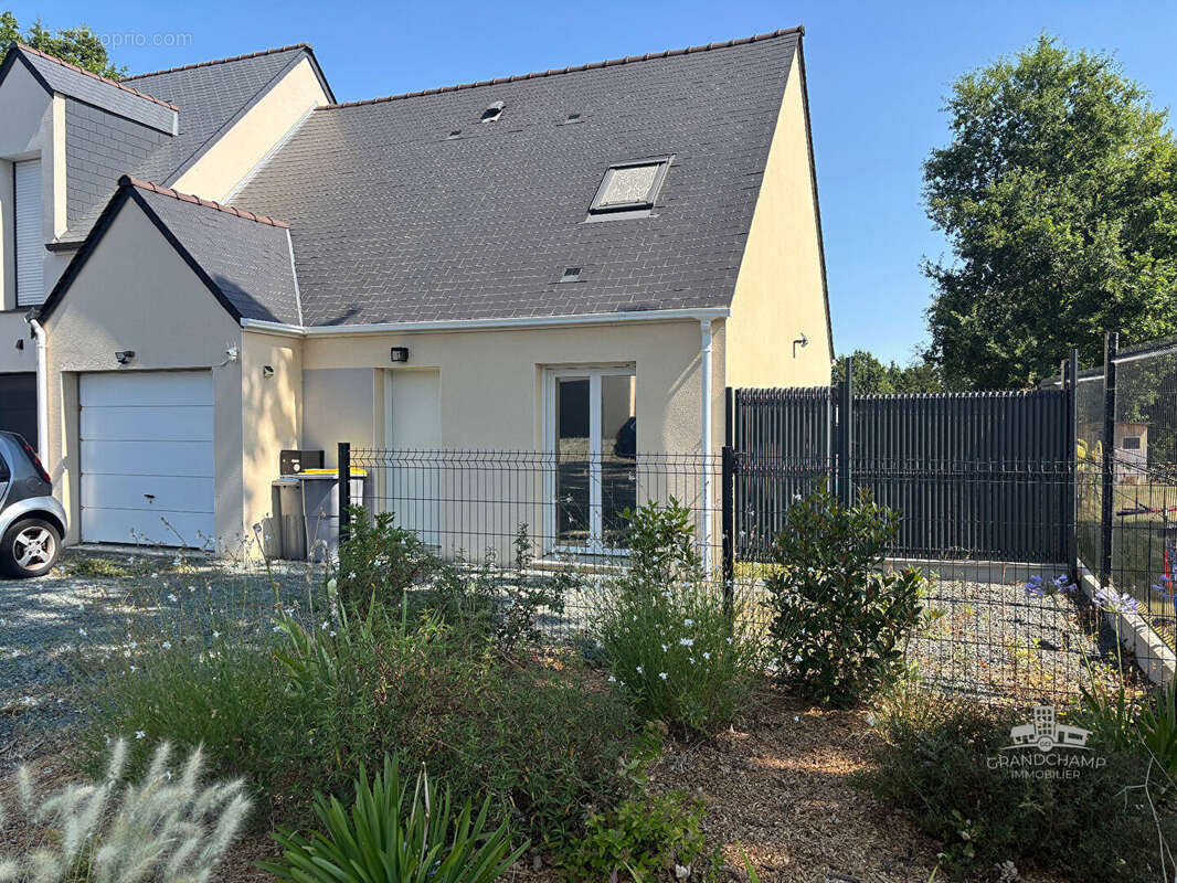 A proximité immédiate du centre bourg - photo 2