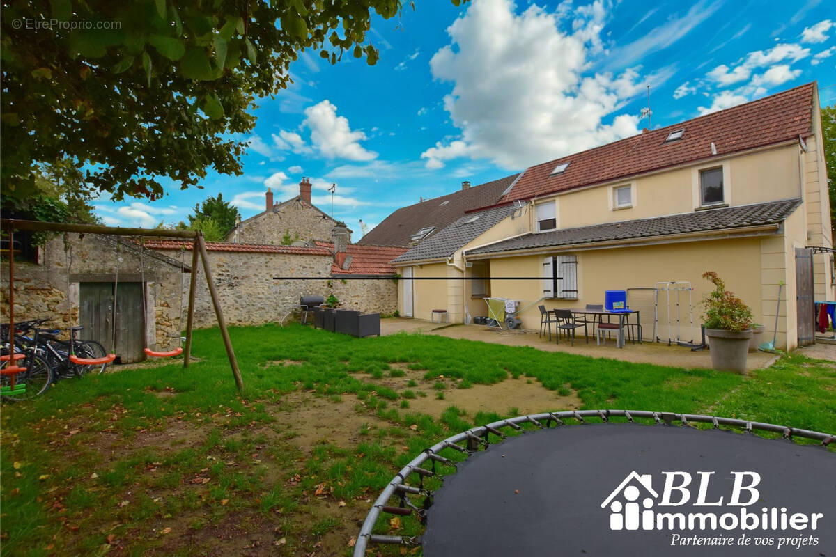 Appartement à LES ESSARTS-LE-ROI