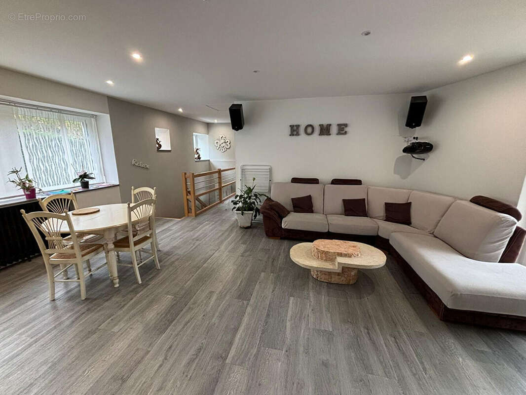 Maison à SAINT-ALBAN-LES-EAUX