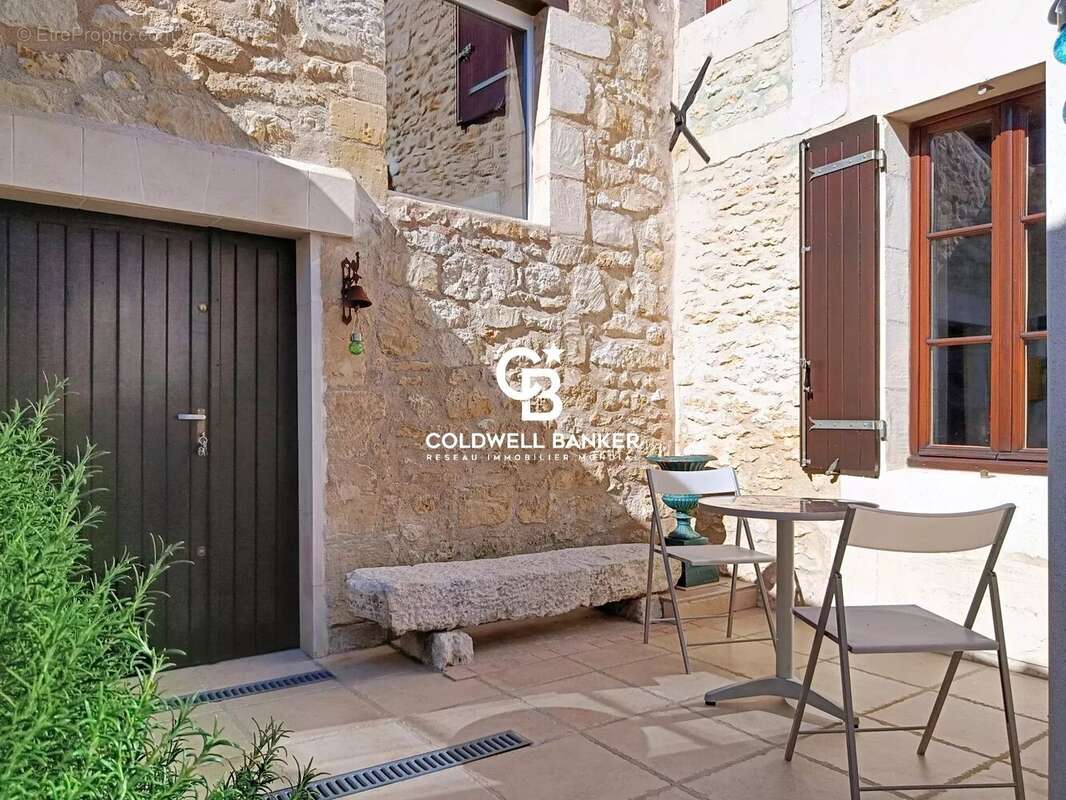 Maison à BUSSAC-SUR-CHARENTE