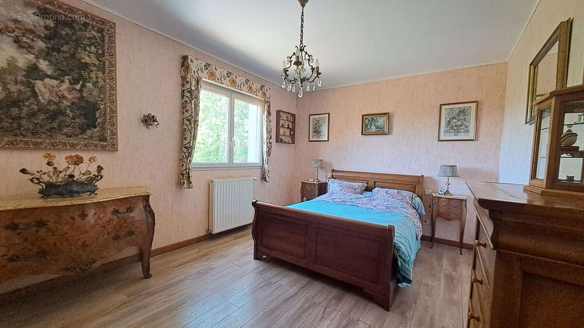 Maison 253 m² à Germond-Rouvre  - photo 8