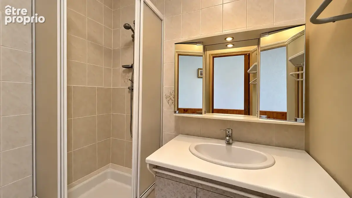 Maison de plain-pied au cœur historique de Civray   90 m2   Terrain de 525 m2 - photo 5