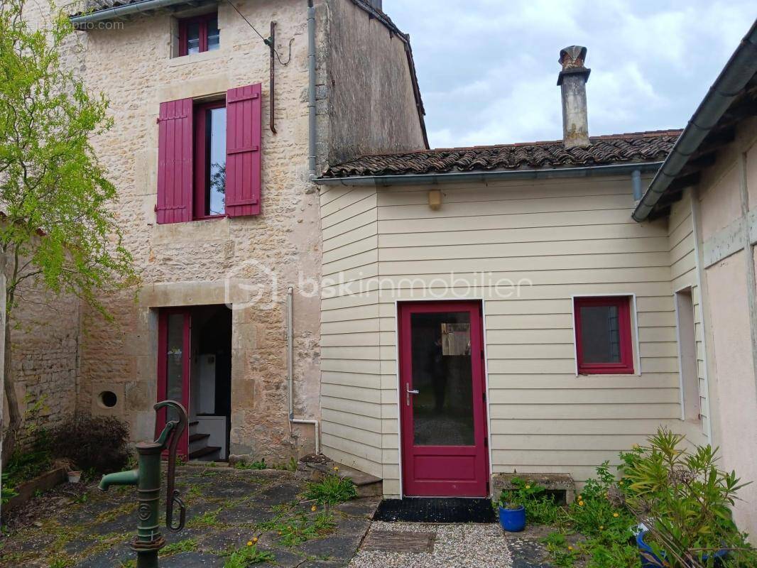 Commerce à SAUZE-VAUSSAIS