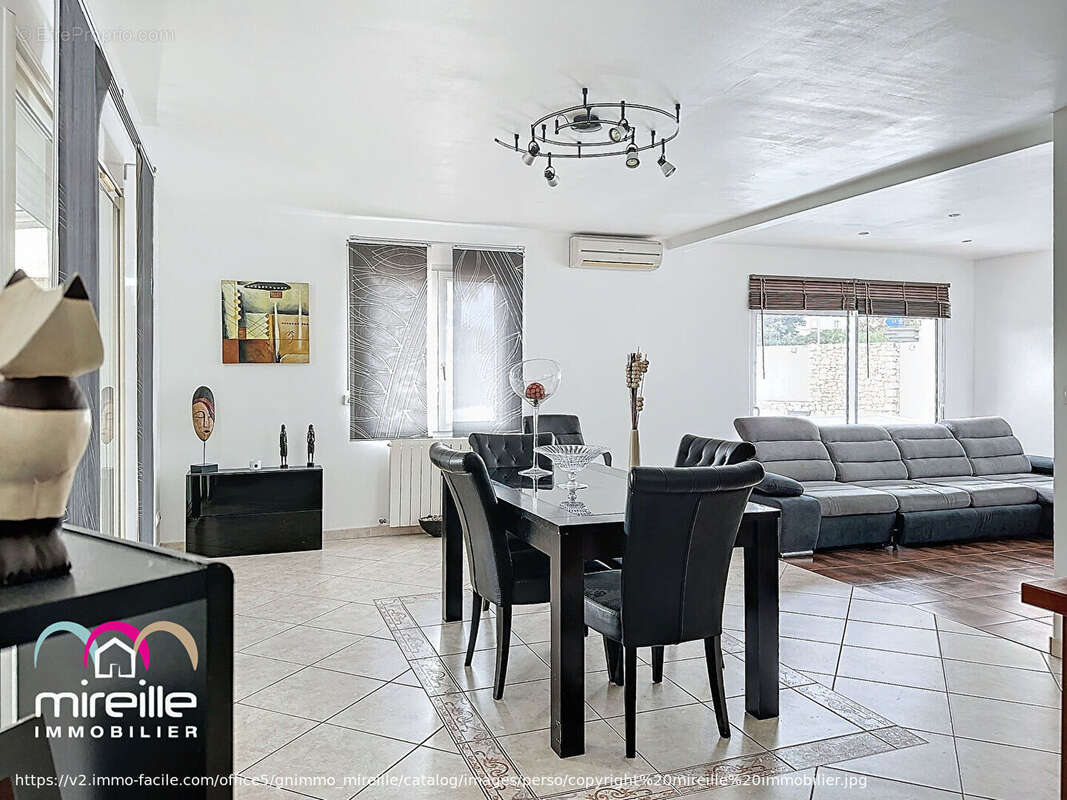 Maison à JONQUIERES-SAINT-VINCENT