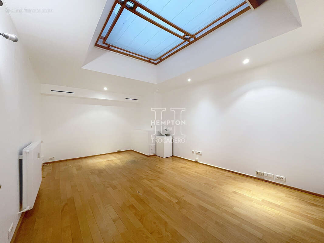 Commerce à PARIS-16E