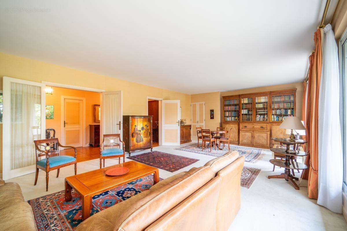 Appartement à VILLE-D'AVRAY