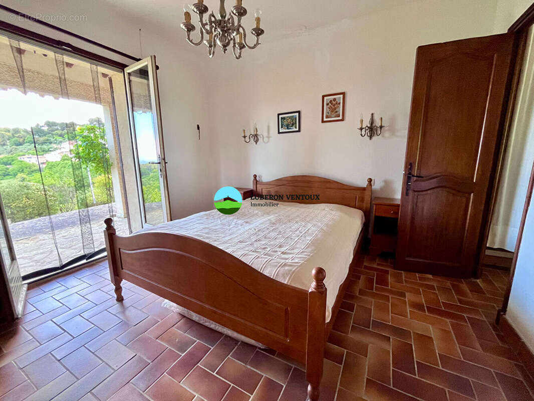 Maison à LA ROQUE-SUR-PERNES