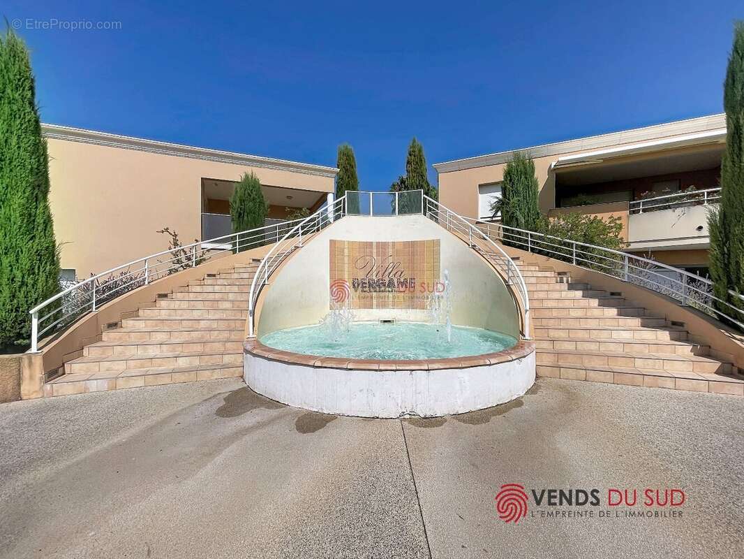 EXCLUSIVITÉ  Superbe T3 avec Terrasse, Parking, Piscine - photo 10