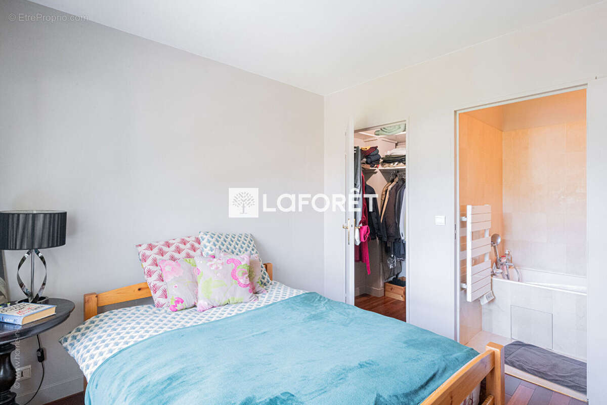 Appartement à LA CELLE-SAINT-CLOUD