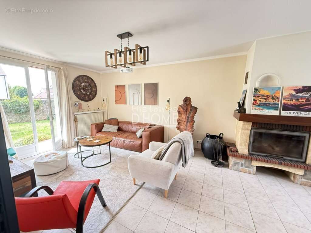 LIVERDY-EN-BRIE – Belle maison de maçon indépendante avec sous-sol total et jardin de 837 m² - photo 6