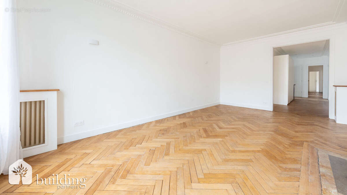 Porte Maillot Paris 17ème - Appartement 5 pièces 110,19 m² avec 2 balcons - photo 5