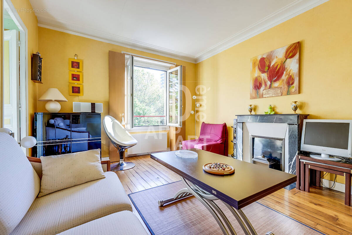 Appartement à PARIS-20E
