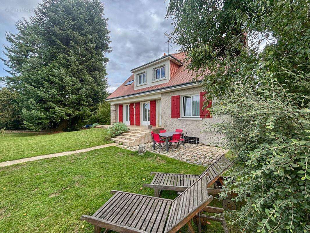 Maison à SAINT-SULPICE-DE-POMMERAY