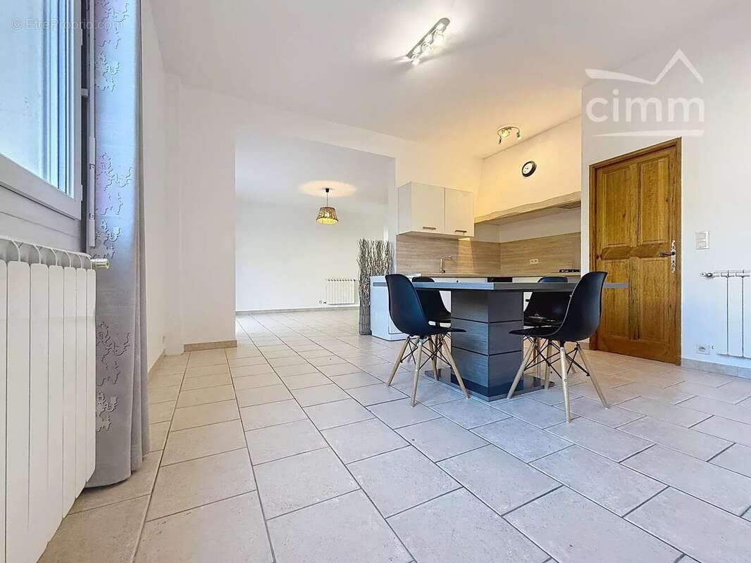 Appartement à L'ISLE-SUR-LA-SORGUE