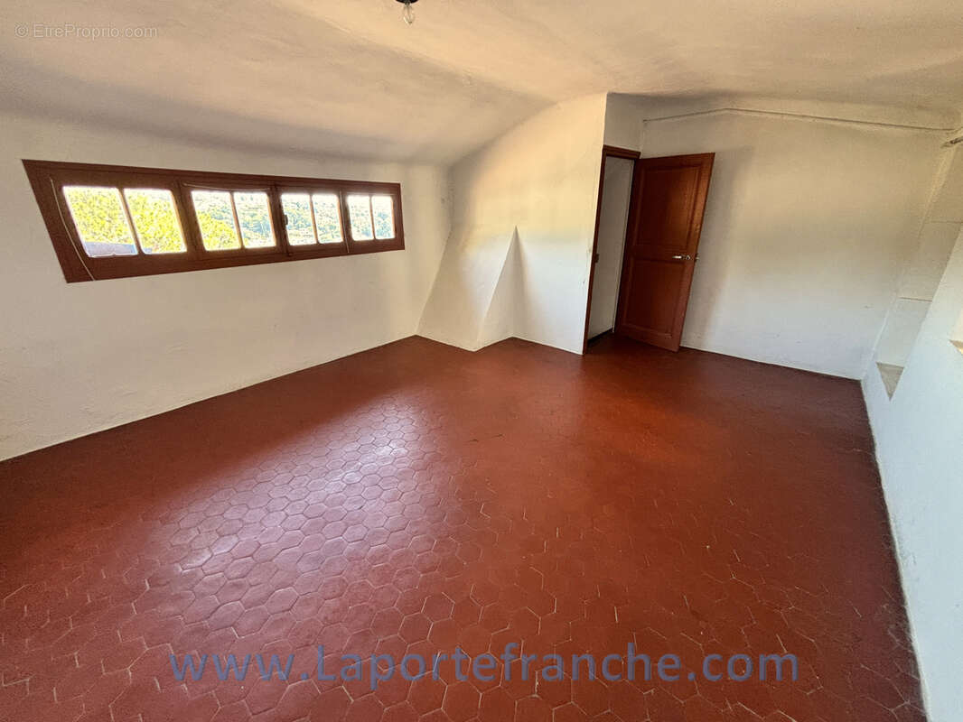 Haut de Cagnes maison 120 m2 à rénover - photo 2
