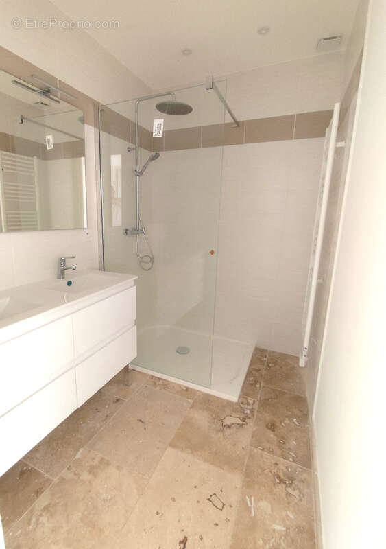 Appartement à JONQUIERES-SAINT-VINCENT