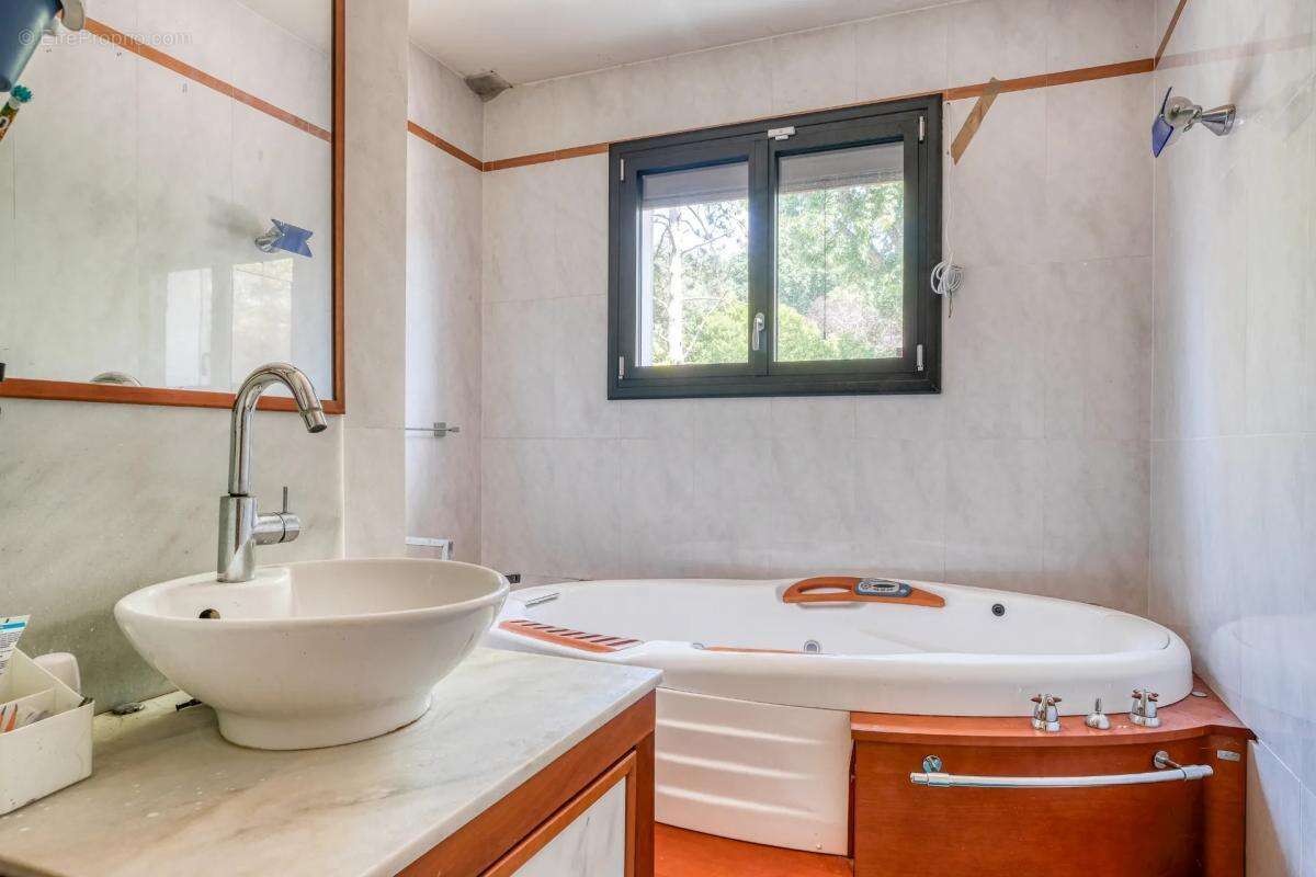 Maison à LIVRY-SUR-SEINE